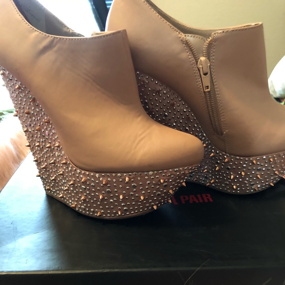 Wedge heels